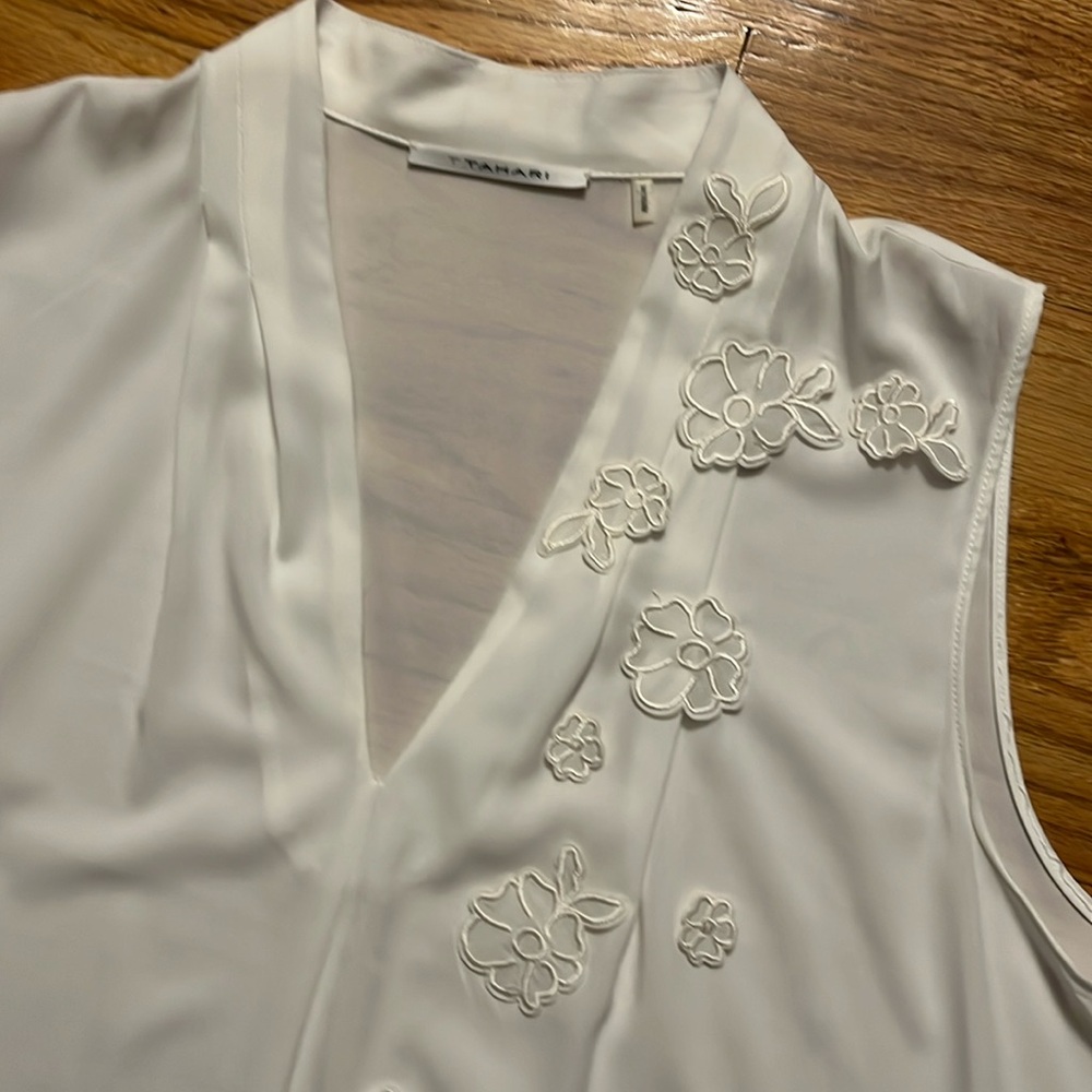 NWOT T Tahari sleeveless light cream blouse with flower appliqué-size me…